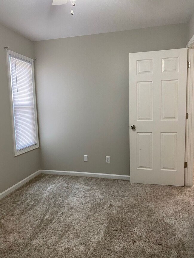 Building Photo - Beautifully Updated 3 Bed/2 Bath Home with...