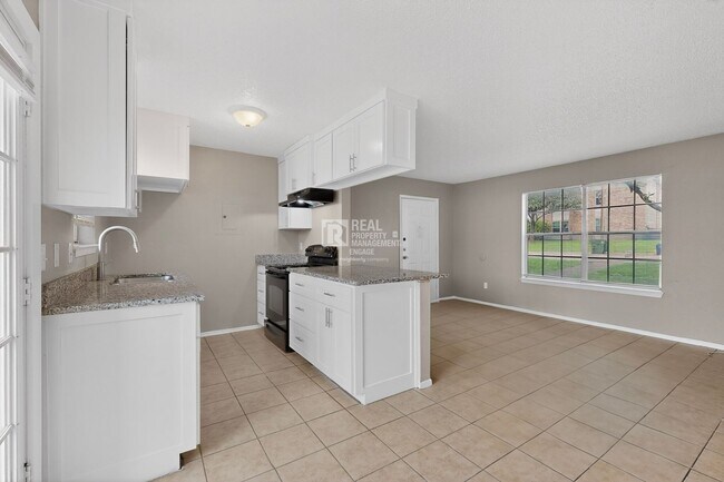 Building Photo - 8024 Cambridge Cir