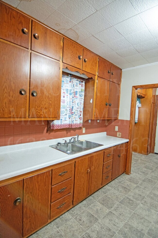 Building Photo - 2 Bedroom 1 Bath