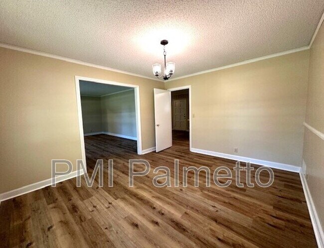 Building Photo - 529 Skyland Dr