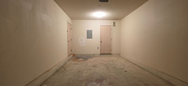 Building Photo - 205 NE Dogwood St