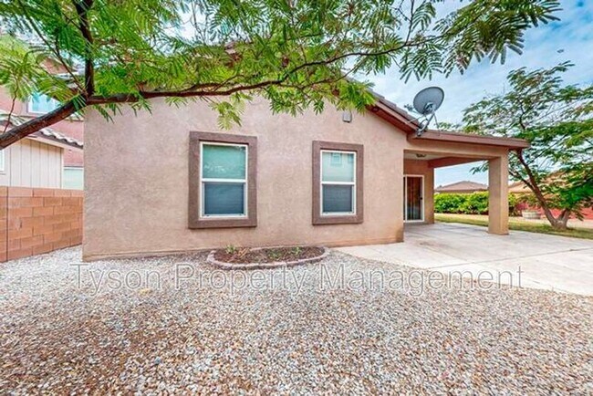 Building Photo - 400 Loma Linda Loop NE