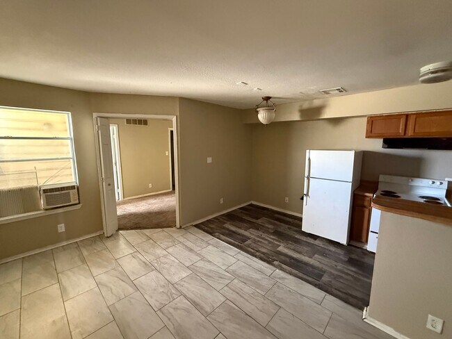 Building Photo - 1808 E 66th Pl