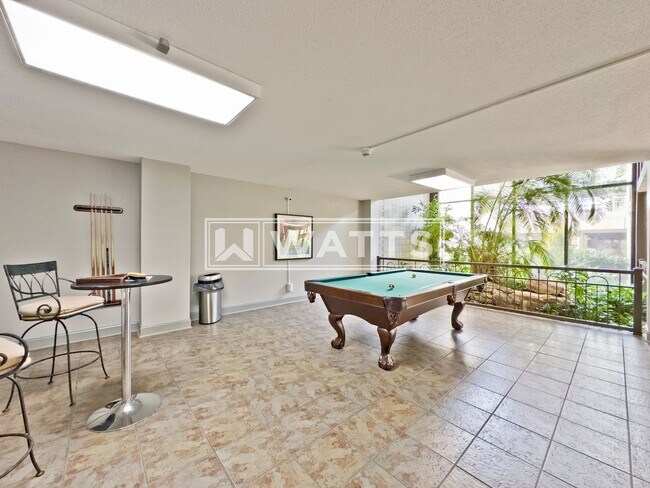 Building Photo - Spacious 2-Bed, 2-Bath Condo at Regency Te...