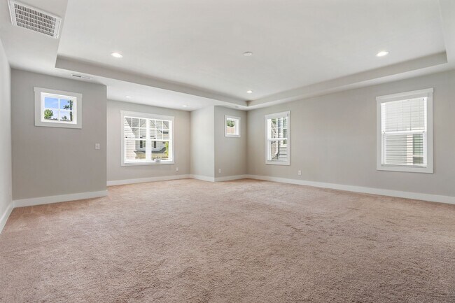 Building Photo - 500 Kings Lake Wy