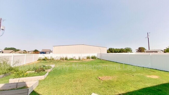 Building Photo - 1608 Hinckley Ave