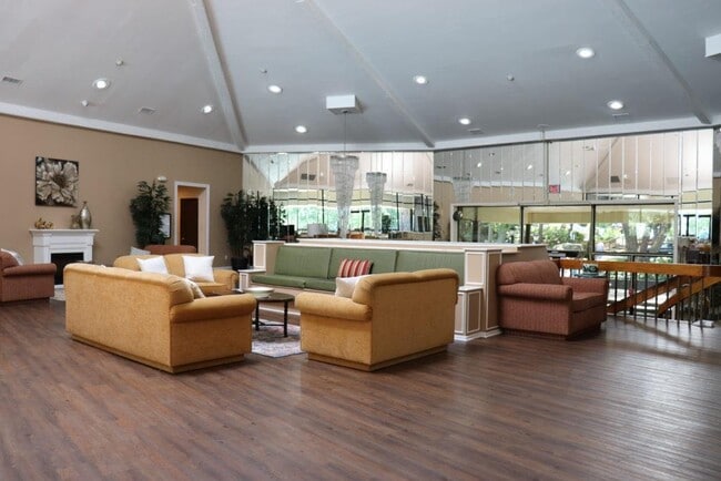 Building Photo - 850 Skyline Dr