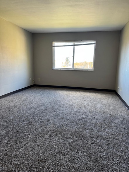 Building Photo - 5501 Verona Rd