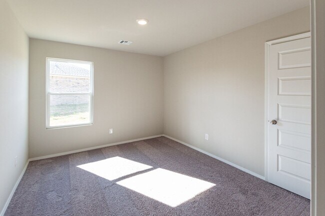 Building Photo - BRAND NEW! 4 Bed 2 Bath Home in Newcastle!