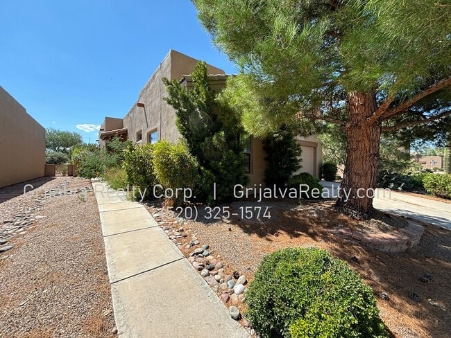 Building Photo - Beautiful 2 BD 2 BA House in the Springs i...