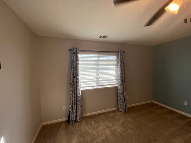 Building Photo - 709 Embassy Cir