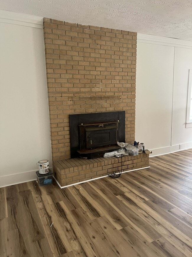 Building Photo - 1403 Goehler Rd SE