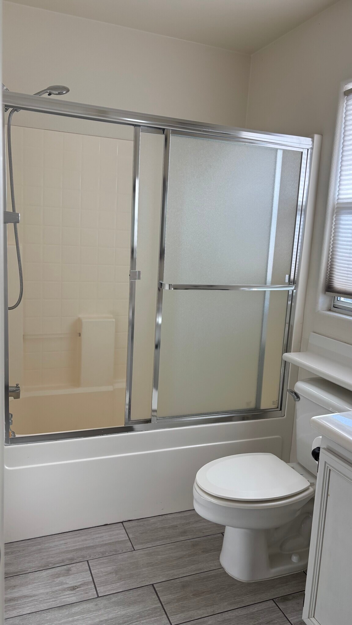 guest bathroom upstairs - 11057 Piedmont Valley Ave