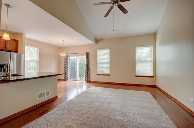 Building Photo - 520 Frieh Dr