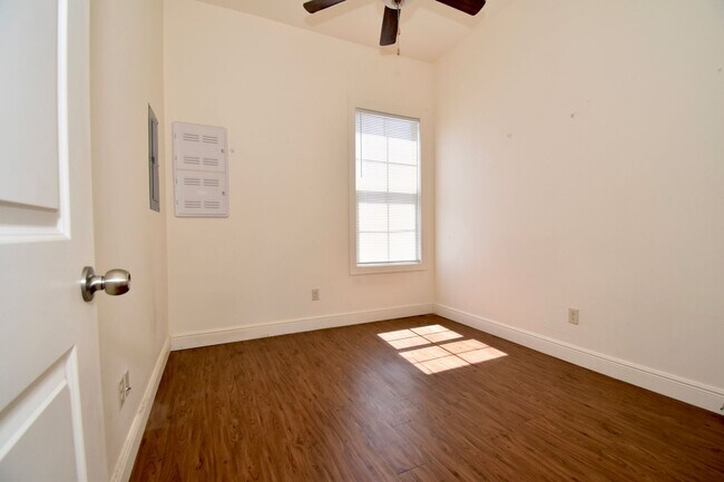 Building Photo - Pine Grove Apartments