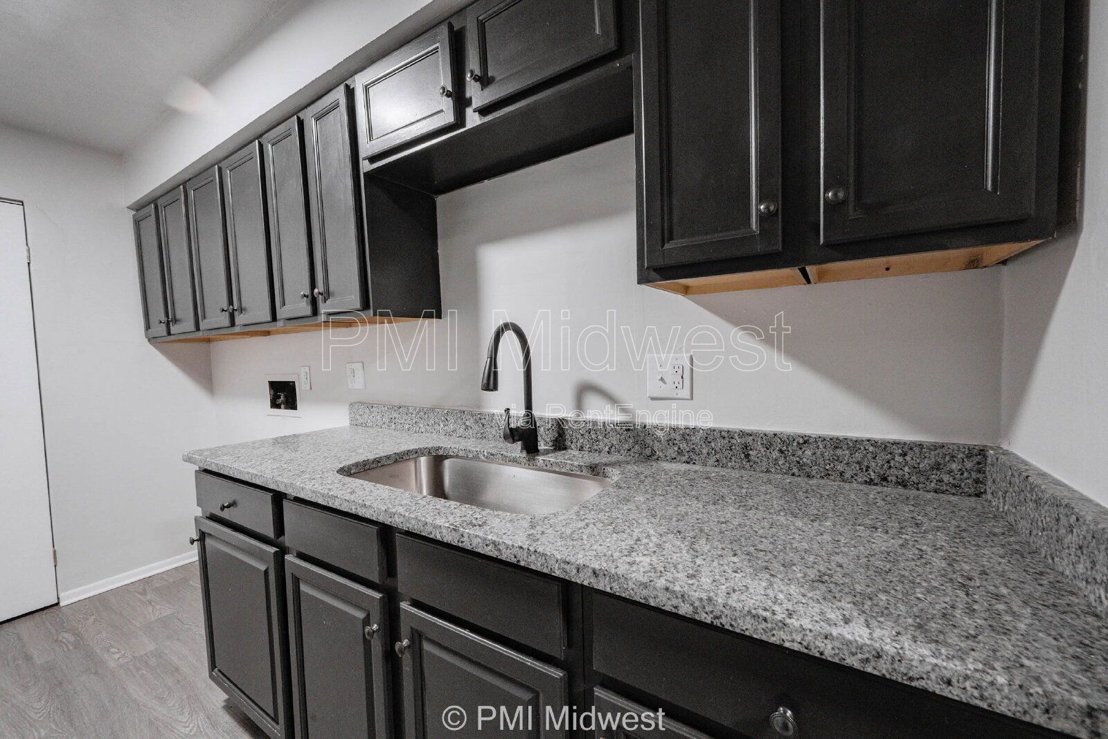 Building Photo - 6920 Chrysler St