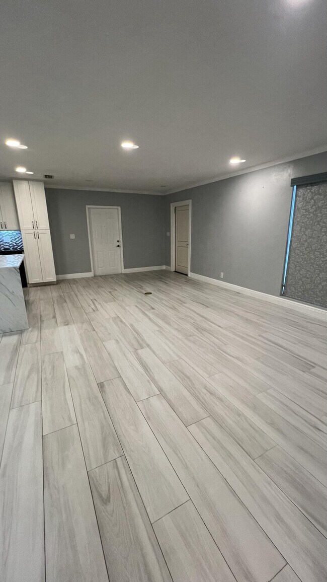 Building Photo - 920 9th St