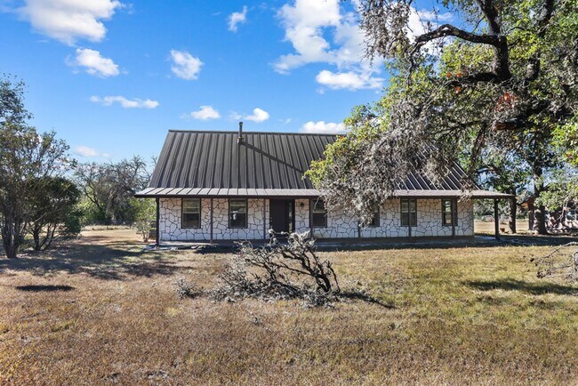 Primary Photo - Hill Country Retreat