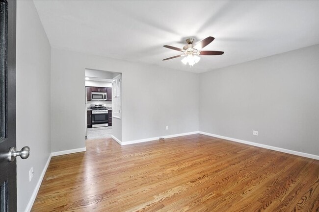 Building Photo - 113 Roland Ave