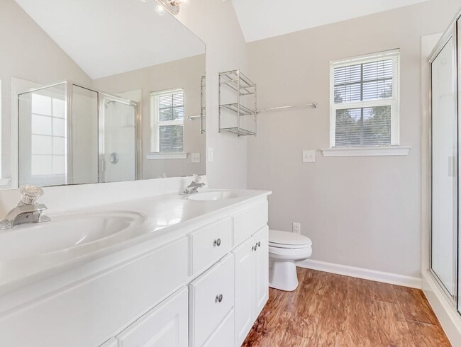 Building Photo - 4 Bed/2 Bathroom Home in Richmond Place
