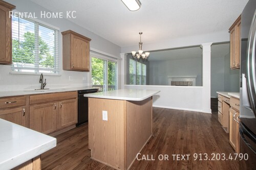 Building Photo - 1819 W Elm Terrace