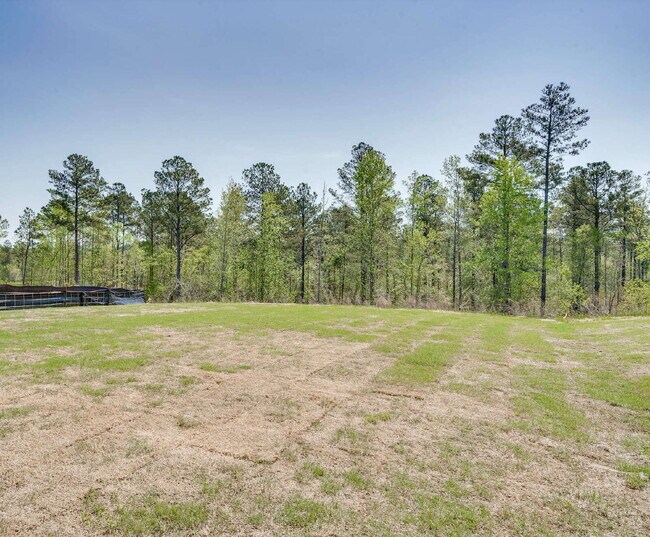 Building Photo - "Spacious 5-Bedroom Haven in Fuquay-Varina!"