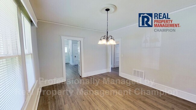 Building Photo - Charming 3 BD/1 BA Home with Fresh Updates...