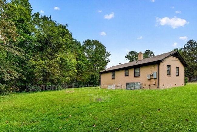 Building Photo - 300 Martingale Dr