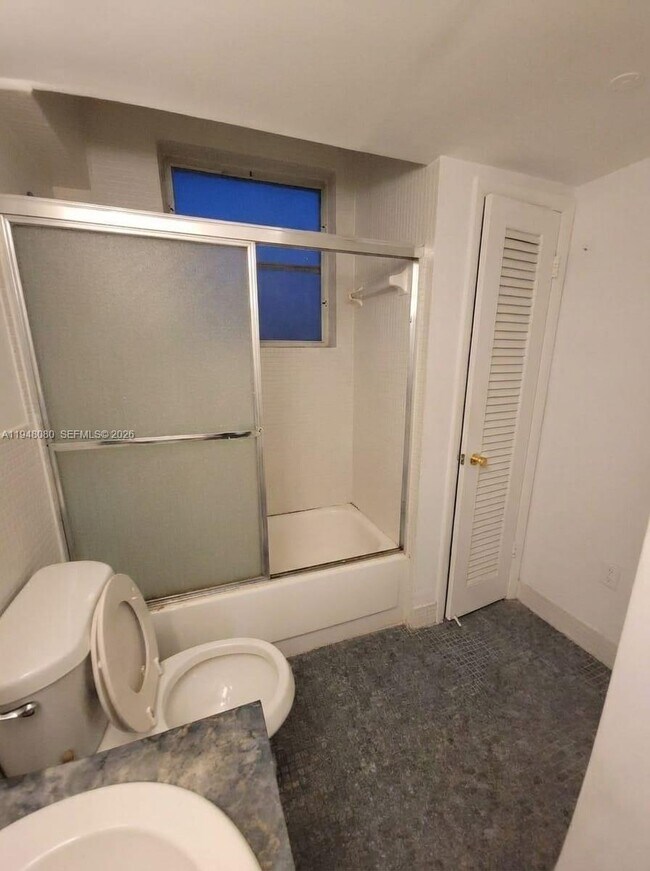 Building Photo - 1591 NE Miami Gardens Dr