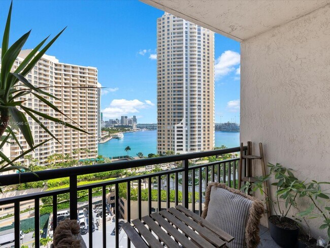 Building Photo - 540 Brickell Key Dr