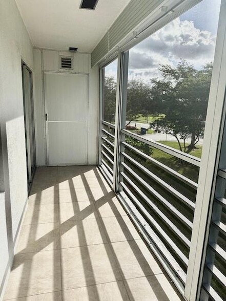 Building Photo - 368 Mansfield I