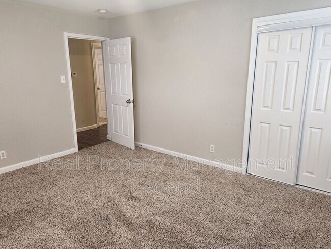 Building Photo - 7009 Corona Dr