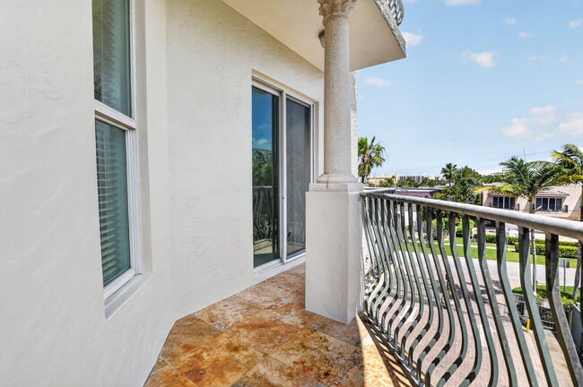 Building Photo - 616 SE 20th Ave