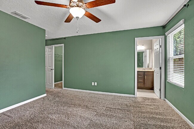 Building Photo - Like new 4 bedroom 2 bath home for rent.