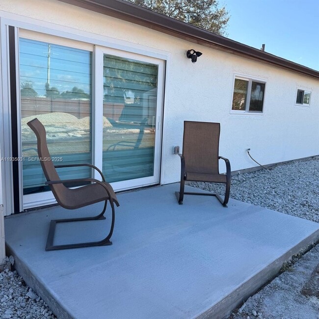 Building Photo - 5474 Kenwood Dr