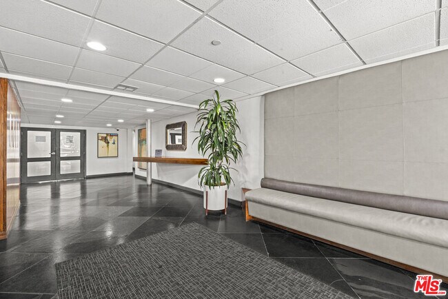 Building Photo - 740 Kings Rd