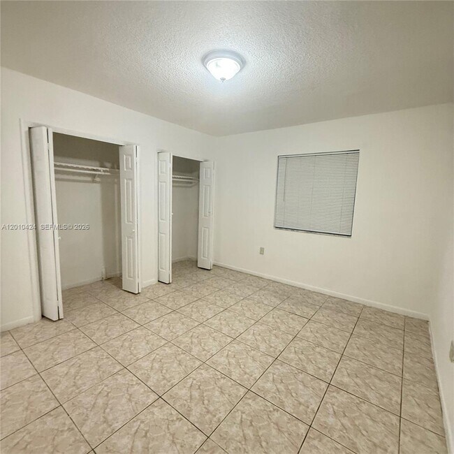 Building Photo - 1735 NE 164th St