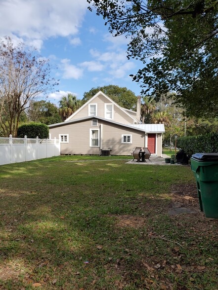 Side View - 5511 11th St