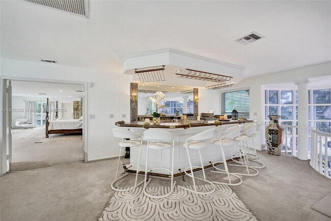 Building Photo - 2889 NE 35th St