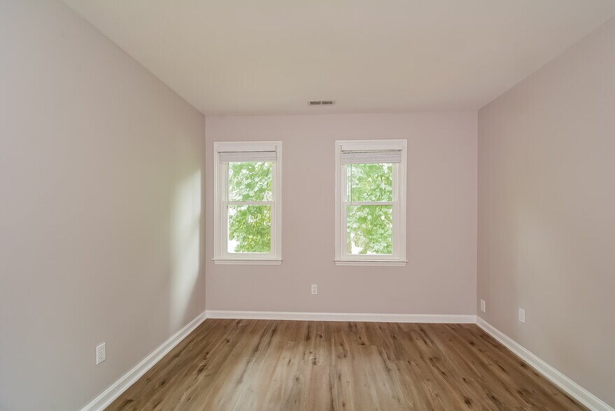Building Photo - 100 Remington Woods Dr