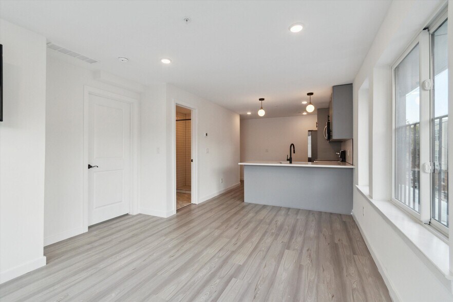 Building Photo - 1338 N 15th St