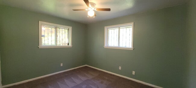 Building Photo - Beautiful 4 bedroom/1 bath home fully reha...