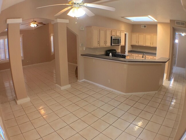 Building Photo - North Hills 3 Bed Refrig A/C!