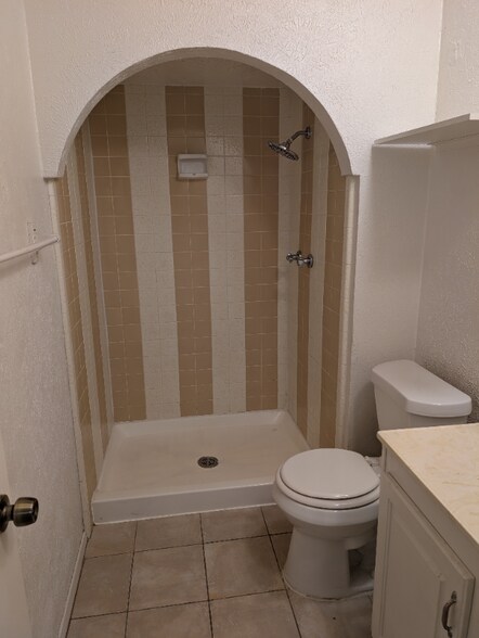 Building Photo - 144 Crestwood Blvd