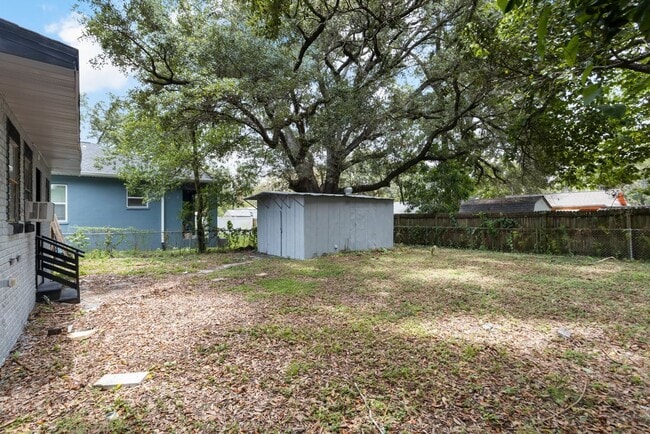 Building Photo - 3/2 NEWLY  ****MOVE IN READY**** Apply Tod...
