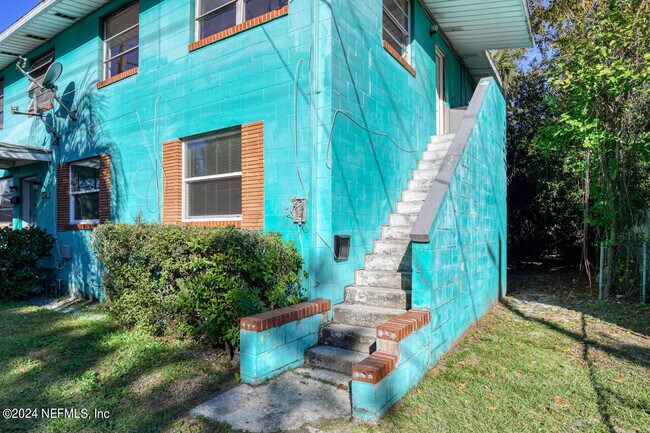 Building Photo - 1265 W 26th St