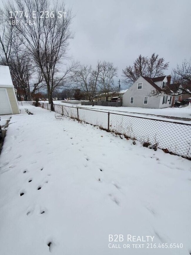 Building Photo - 1774 E 236th St