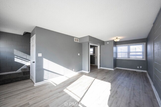 Building Photo - 6068 E 16th St