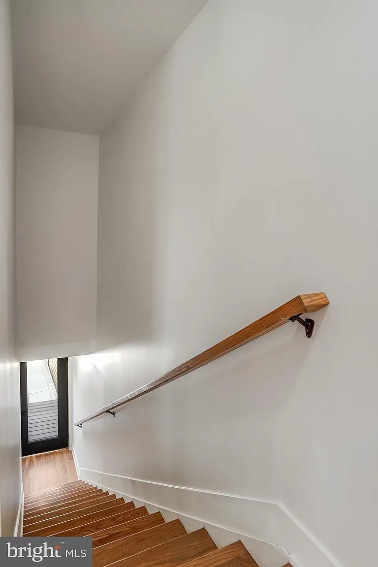 Building Photo - 1023 Irving St NW