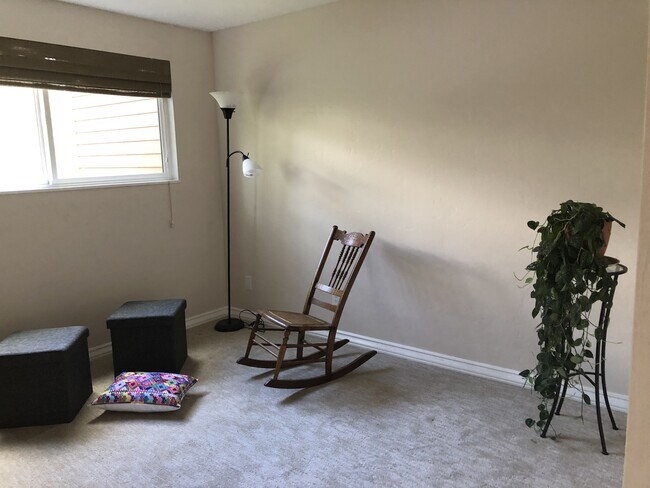 Building Photo - 1706 Minda Dr